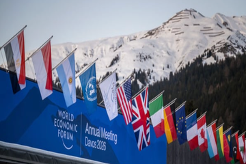 本週全球經濟筆記：WEF達沃斯年會落幕 沙國接棒2026年高階國際會議、日本央行維持利率不變 高市解散國會加劇市場波動、美國GDP上修 經濟韌性與政策風險並存